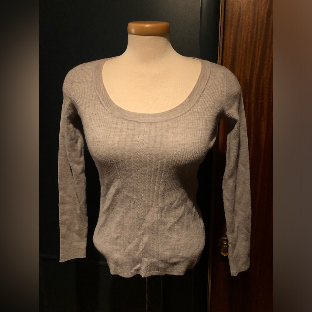 Banana Republic Women's Light Gray Scoop Neck Sweater